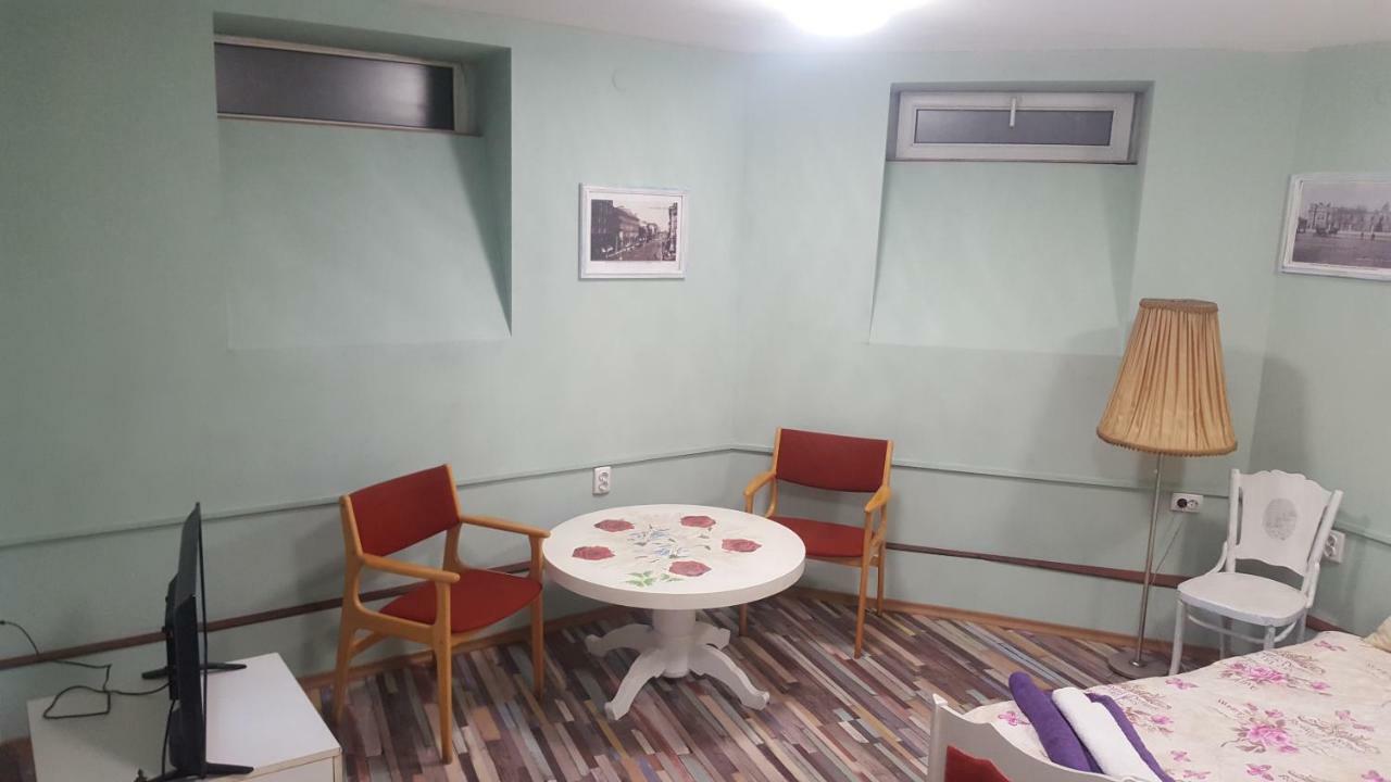 Modern And Old Base Apartment